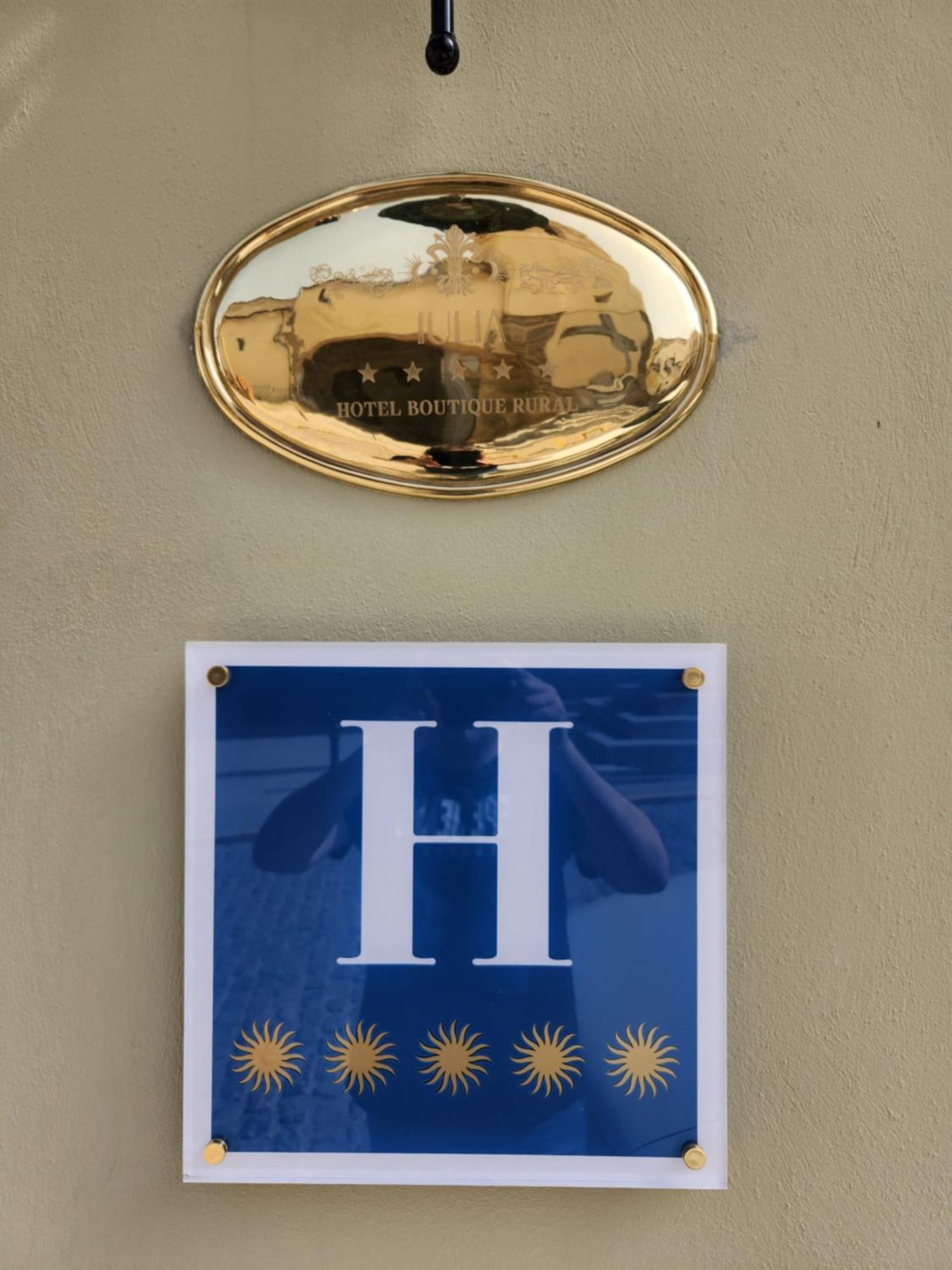 Hotel Boutique Iulia 5 Estrellas Medina de las Torres Εξωτερικό φωτογραφία